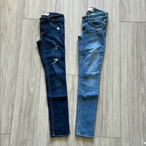 #3 Bundle size 00 / 23 of Hollister jeans 2 pairs